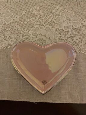 Kendra Scott Iridescent Pink Heart Trinket Dish